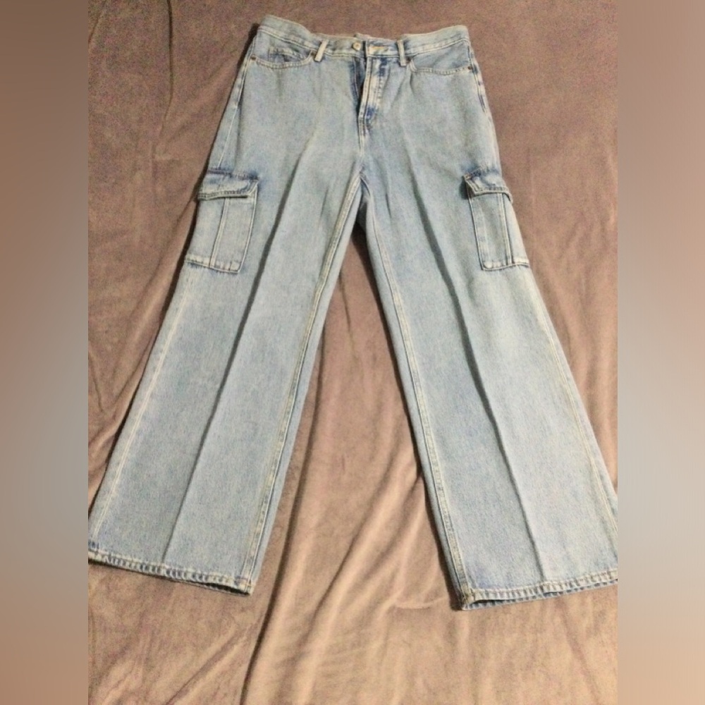 Old Navy, Gently Worn Extra High-Rise Light Blue Wide-Leg Jeans 👖